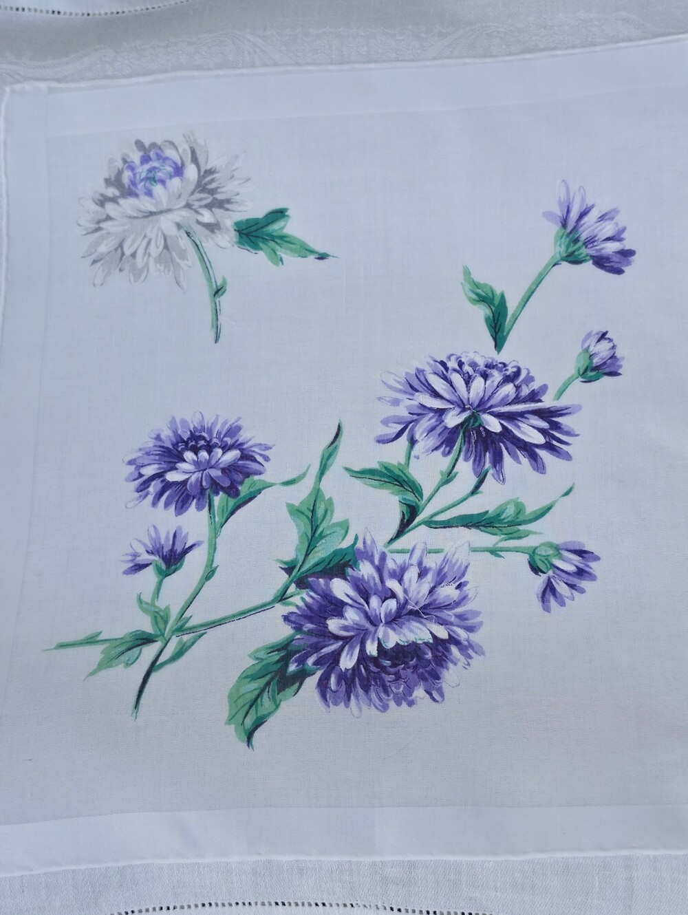 NICE SHEER LINEN HANDKERCHIEF WITH BOLD PURPLE MUM FLOWERS VINTAGE